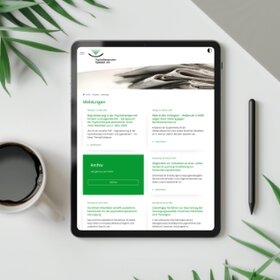 Die Webseite der Psychotherapeutenkammer NRW dargestellt auf einem Tablet