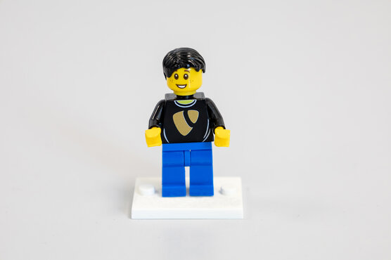 Gelbes Legomännchen mit TYPO3-Logo auf dem Oberkörper