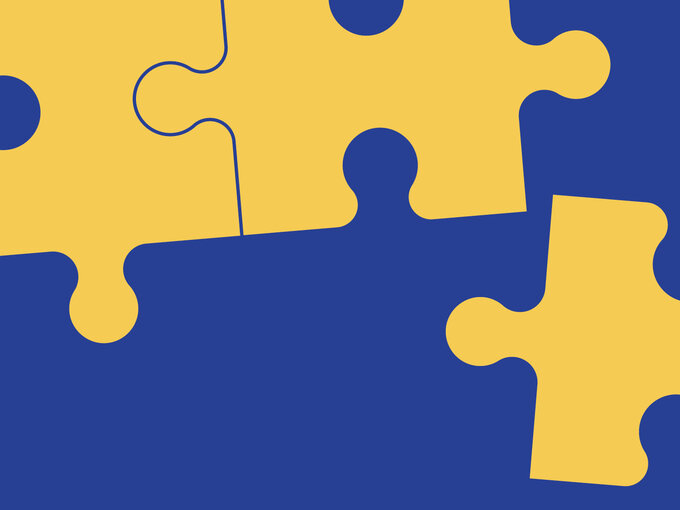 Gelbe Puzzleteile auf blauem Hintergrund, die das Bewusstsein für Qualität verdeutlichen sollen.