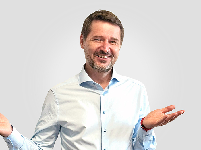 Mitarbeiter Julian Riedl