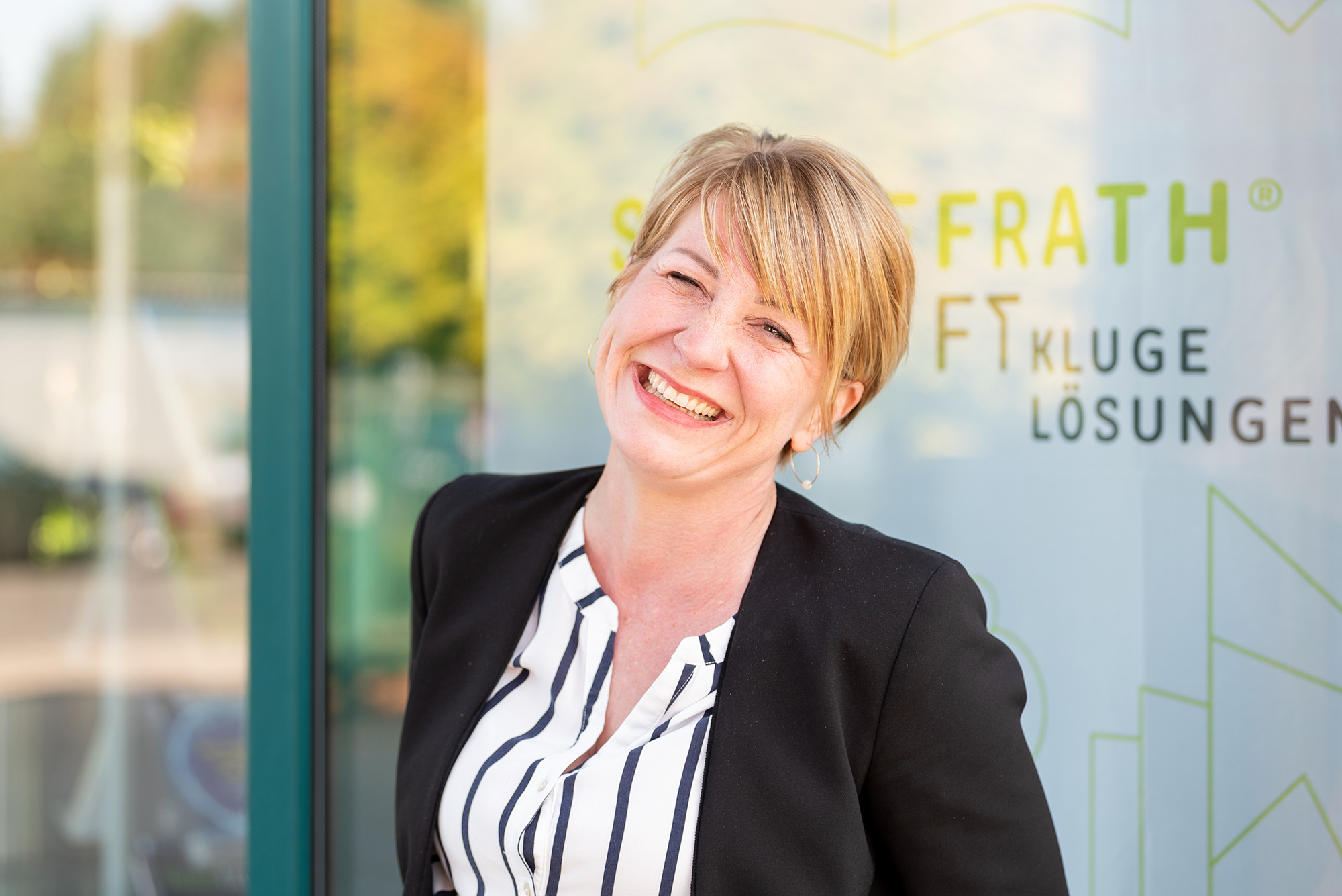 Annika Hartmann lacht in die Kamera